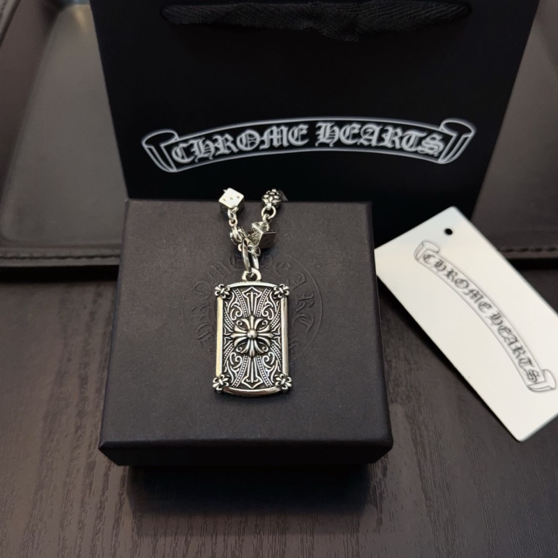 Ch*0me He**ts necklaces